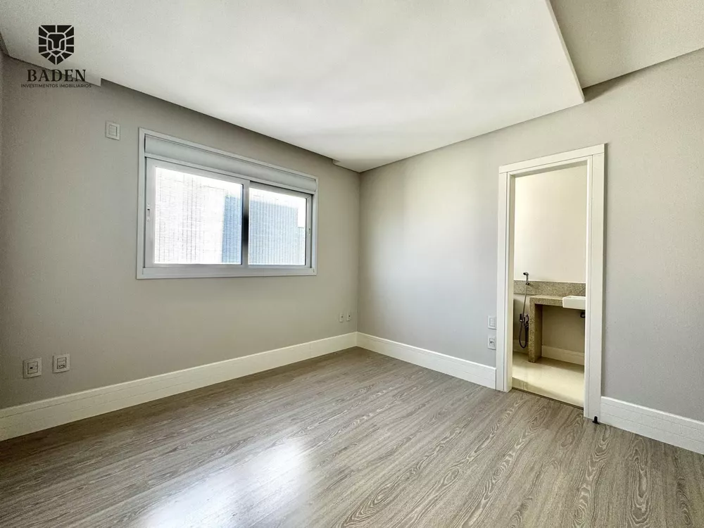 Apartamento, 4 quartos, 237 m² - Foto 2
