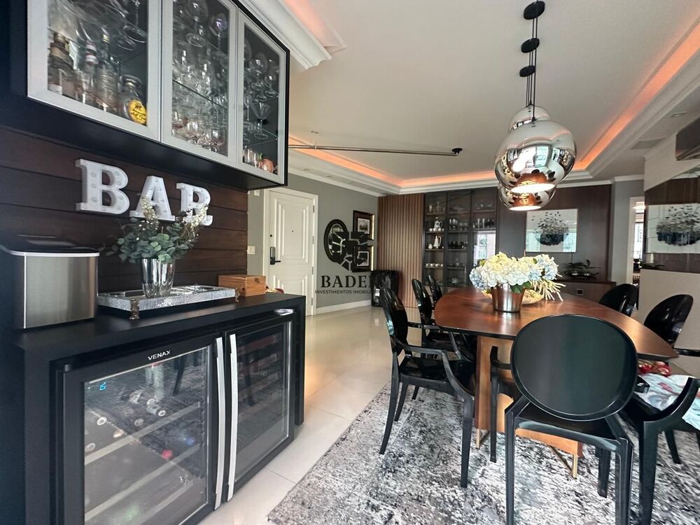 Apartamento, 3 quartos, 217 m² - Foto 1