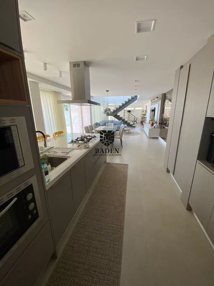 Casa à venda com 3 quartos, 233m² - Foto 7