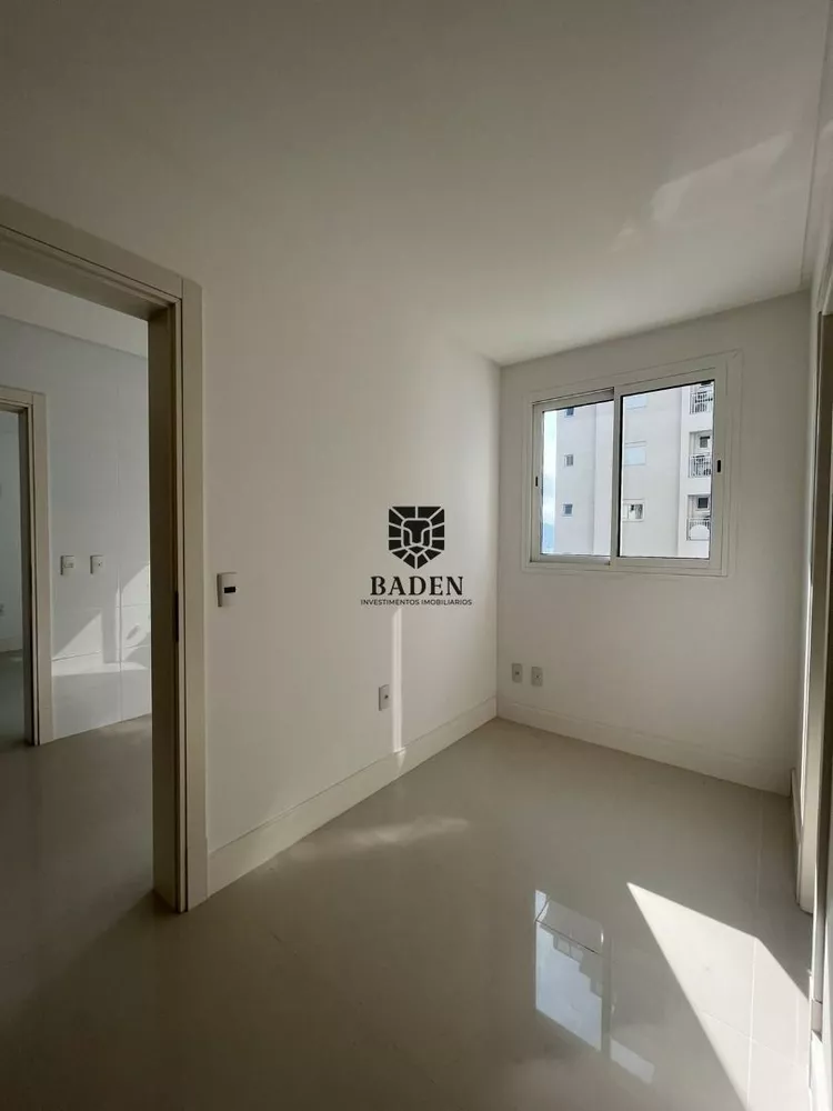 Apartamento à venda com 3 quartos, 182m² - Foto 7