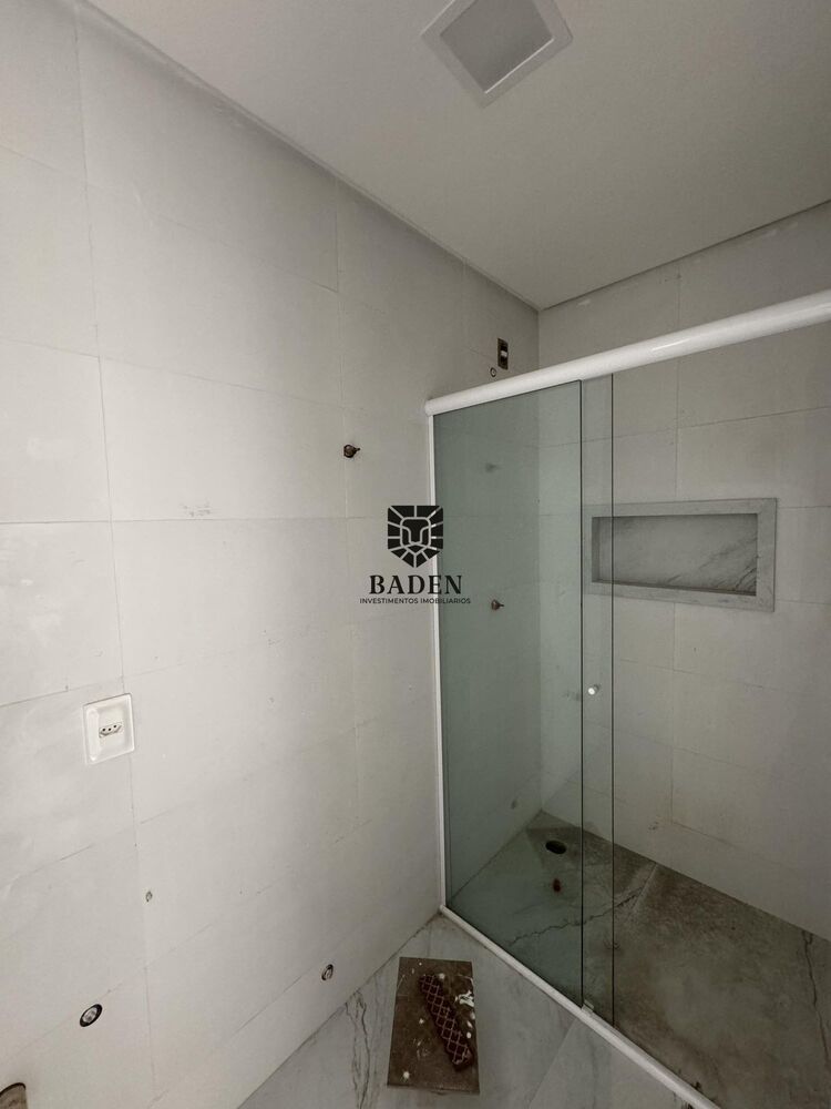 Apartamento à venda com 2 quartos, 70m² - Foto 4