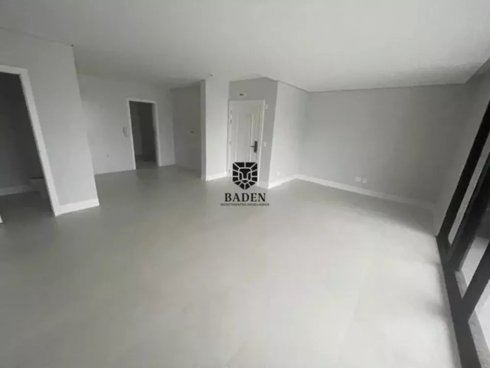 Apartamento à venda com 4 quartos, 226m² - Foto 4