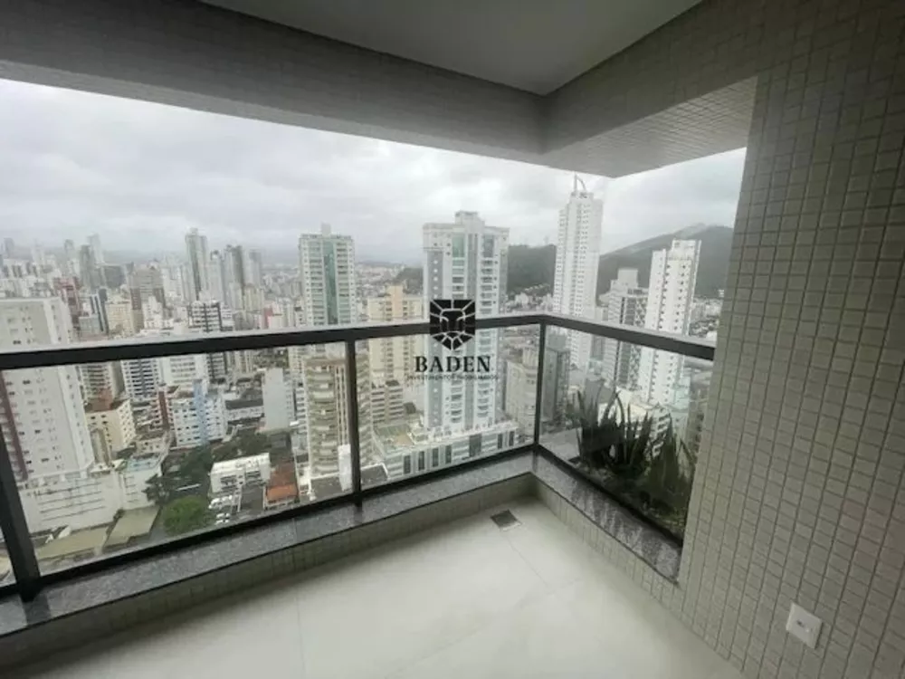 Apartamento à venda com 4 quartos, 226m² - Foto 1