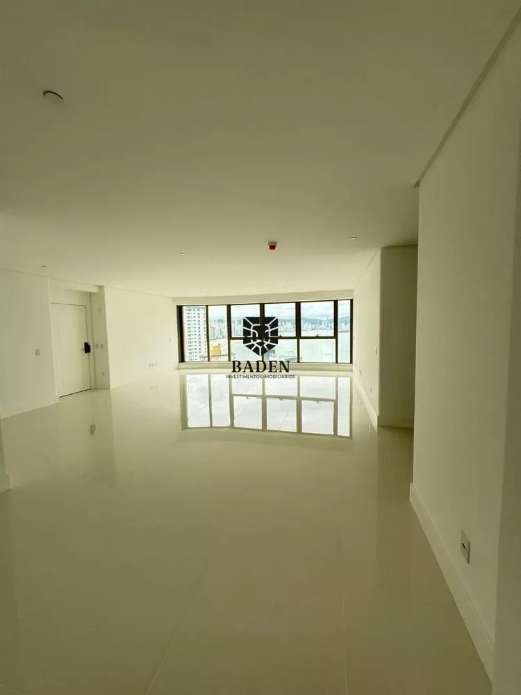 Apartamento à venda com 4 quartos, 265m² - Foto 4