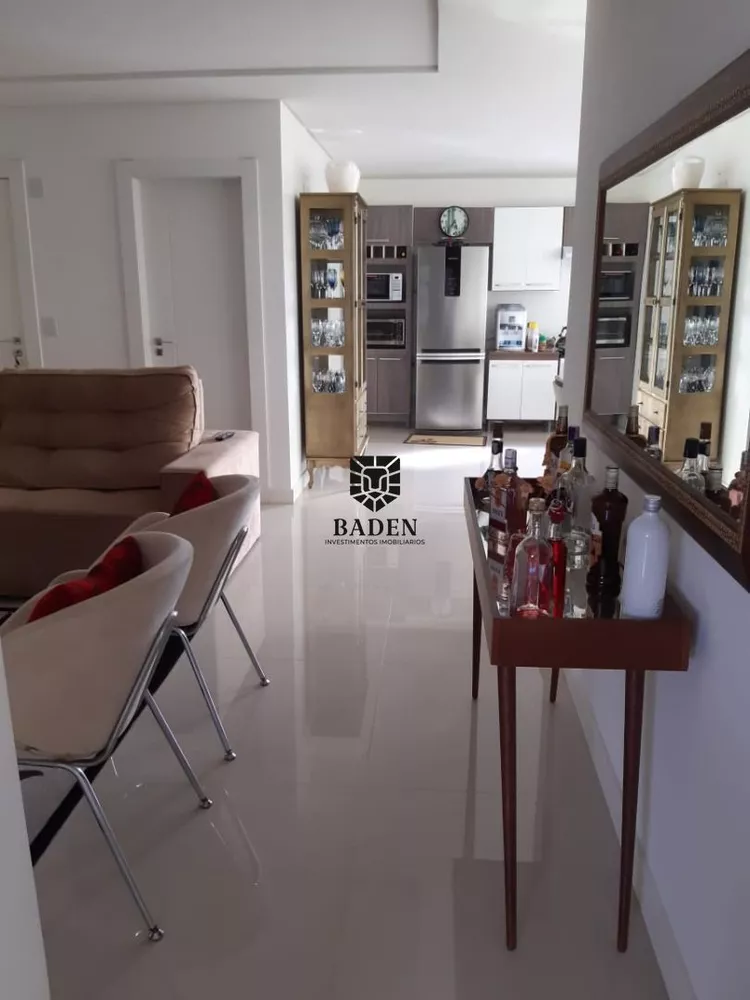 Apartamento à venda com 4 quartos, 159m² - Foto 1