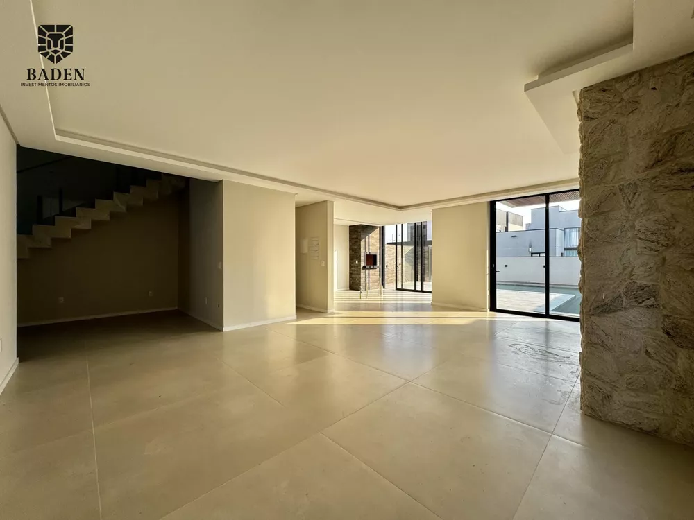 Casa, 3 quartos, 356 m² - Foto 1
