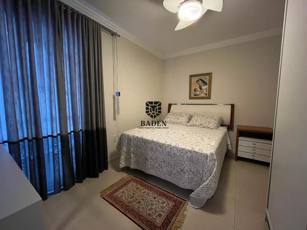 Apartamento à venda com 3 quartos, 221m² - Foto 2