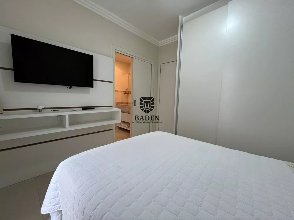 Apartamento à venda com 3 quartos, 221m² - Foto 8