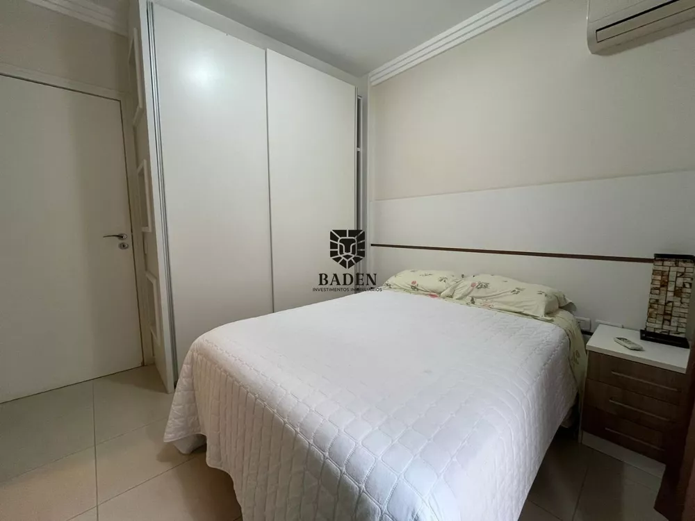 Apartamento à venda com 3 quartos, 221m² - Foto 7