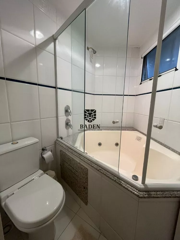 Apartamento à venda com 3 quartos, 221m² - Foto 5