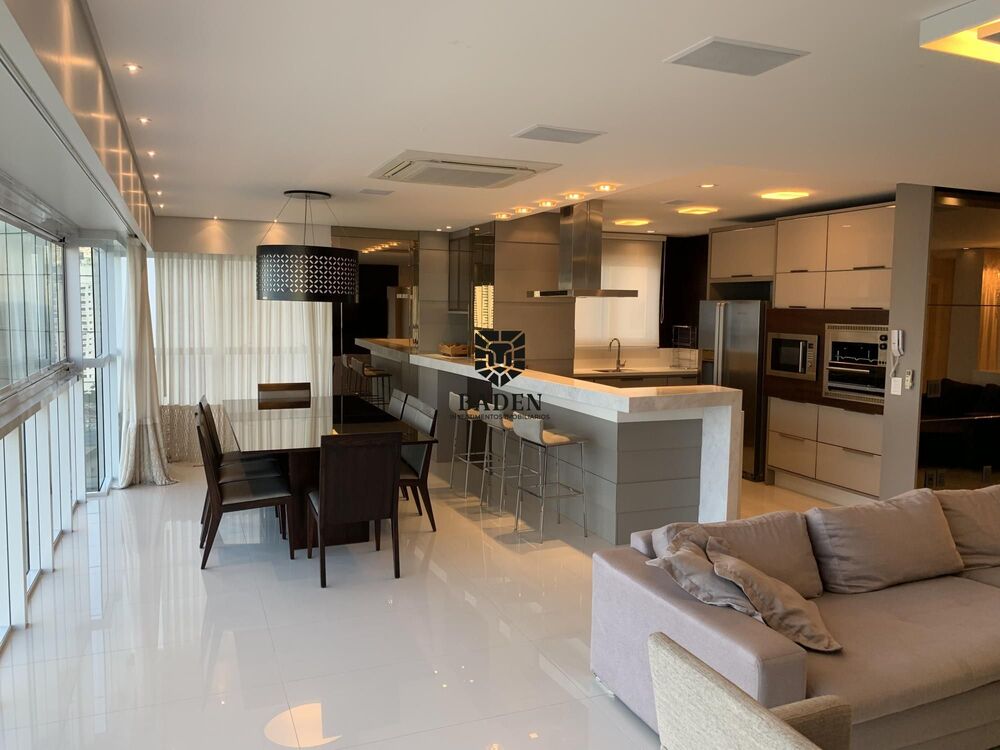 Apartamento para alugar com 4 quartos, 237m² - Foto 2