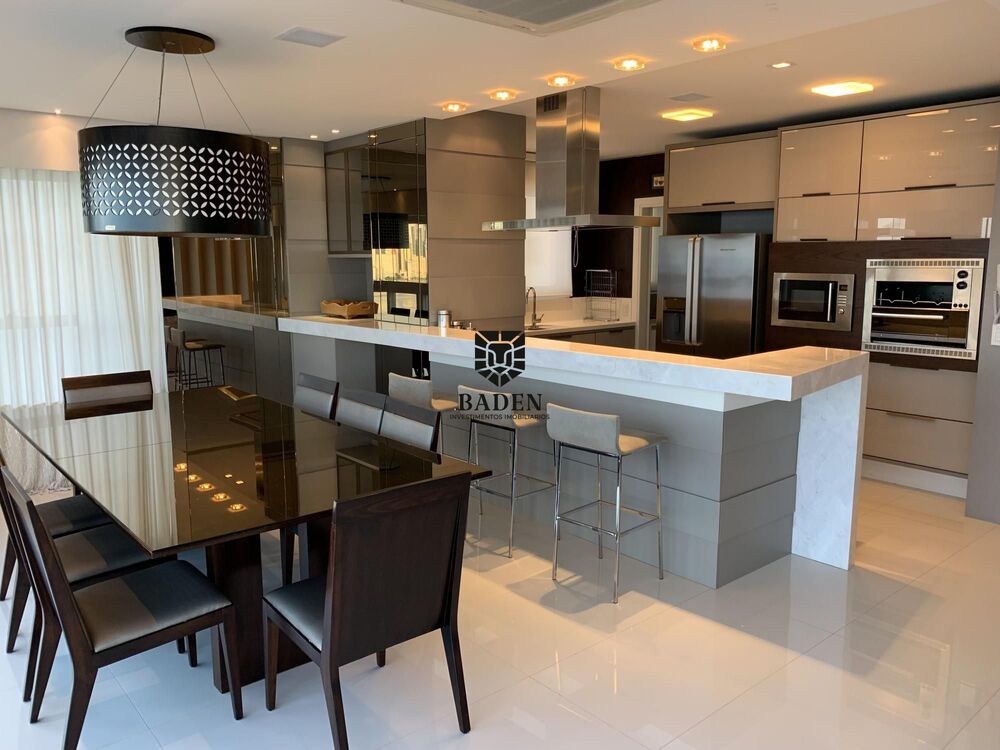 Apartamento para alugar com 4 quartos, 237m² - Foto 3