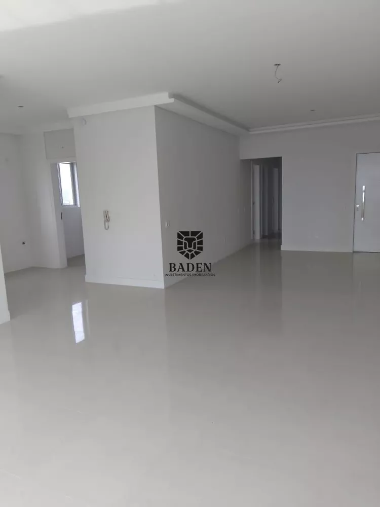 Apartamento à venda com 3 quartos, 130m² - Foto 6