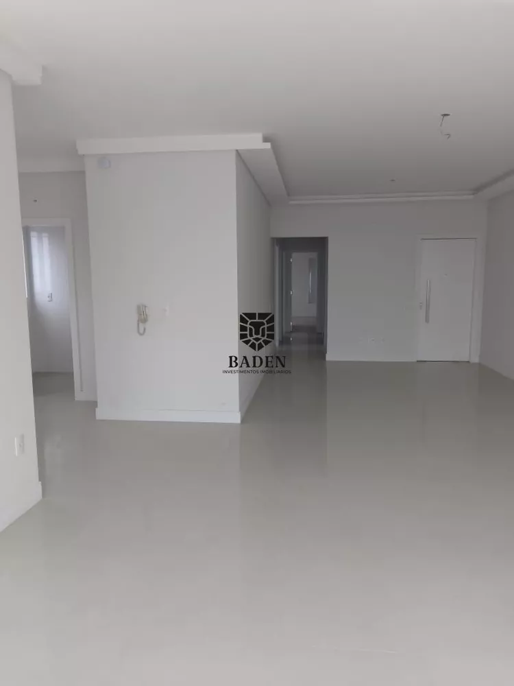 Apartamento à venda com 3 quartos, 130m² - Foto 7