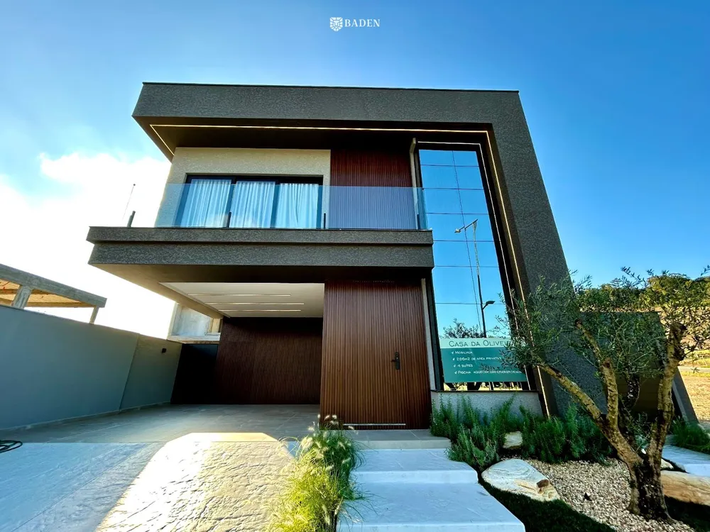 Casa, 4 quartos, 296 m² - Foto 1