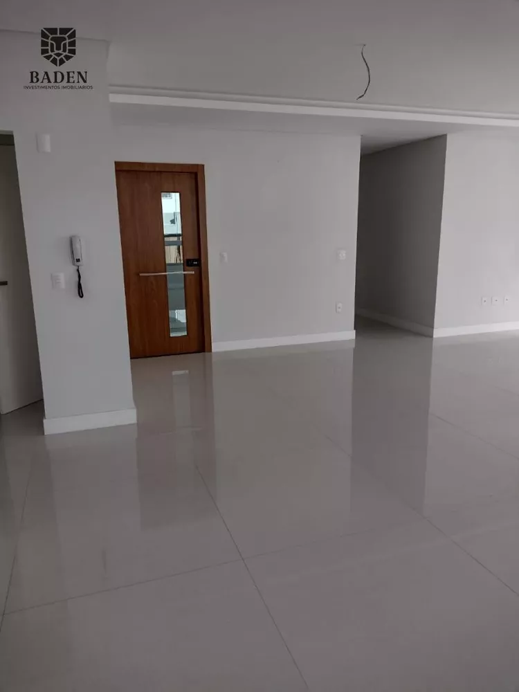 Apartamento, 3 quartos, 145 m² - Foto 2