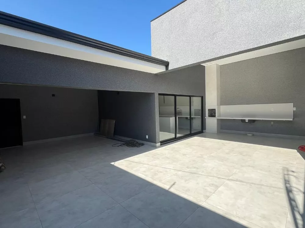 Casa à venda com 4 quartos, 223m² - Foto 1