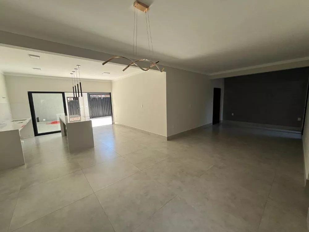 Casa à venda com 4 quartos, 223m² - Foto 3