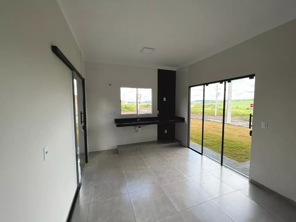 Casa à venda com 2 quartos, 54m² - Foto 4