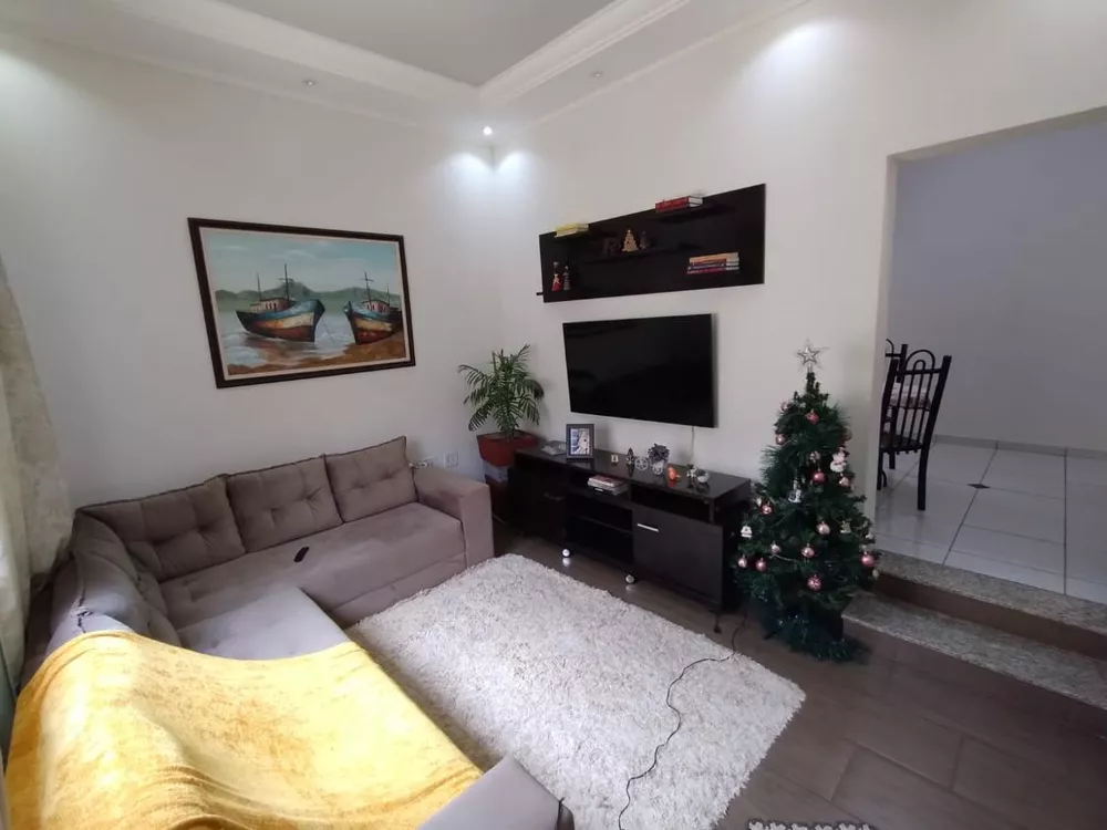 Casa à venda com 3 quartos, 174m² - Foto 1