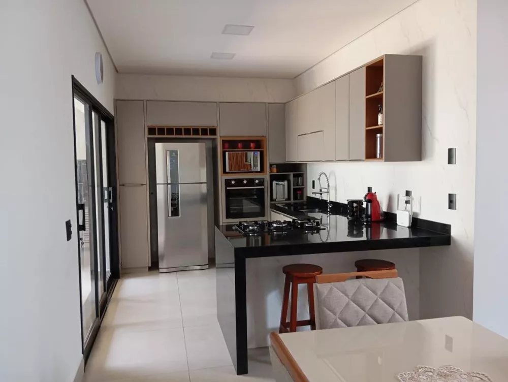 Casa à venda com 3 quartos, 160m² - Foto 2