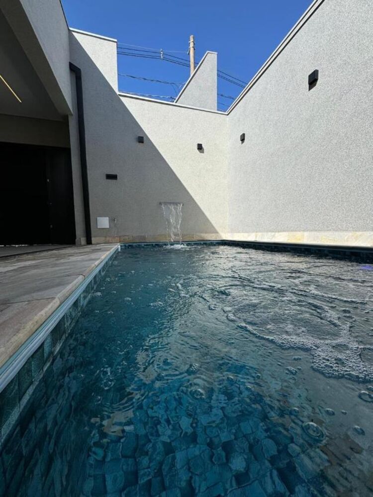 Casa à venda com 3 quartos, 155m² - Foto 1