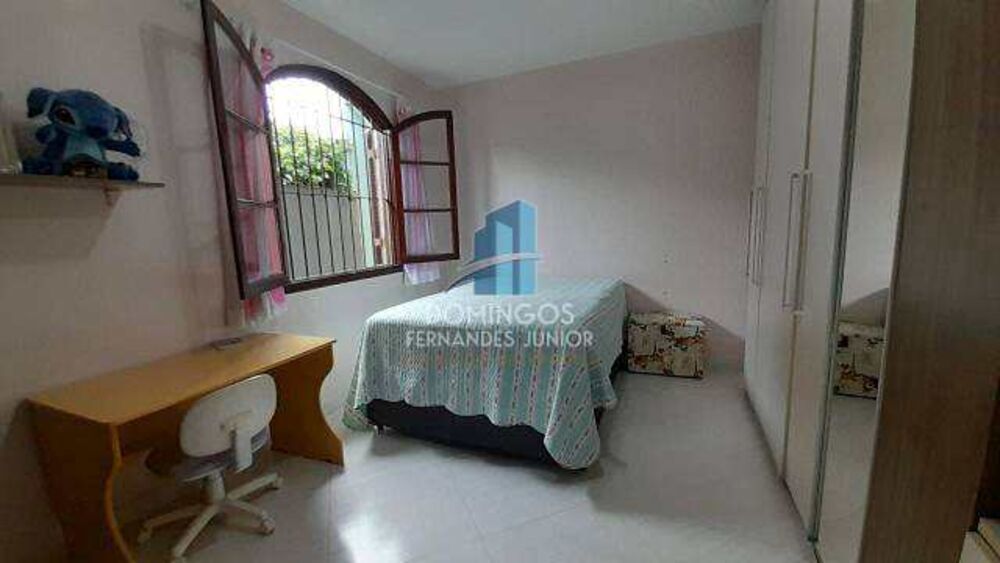 Casa, 3 quartos, 180 m² - Foto 1