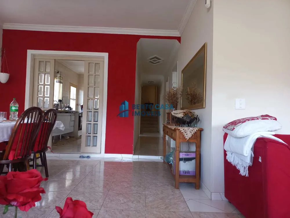 Casa, 4 quartos, 227 m² - Foto 1