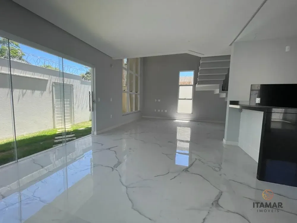 Casa, 3 quartos, 220 m² - Foto 1