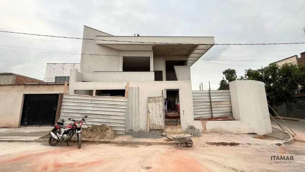 Casa, 3 quartos, 221 m² - Foto 2