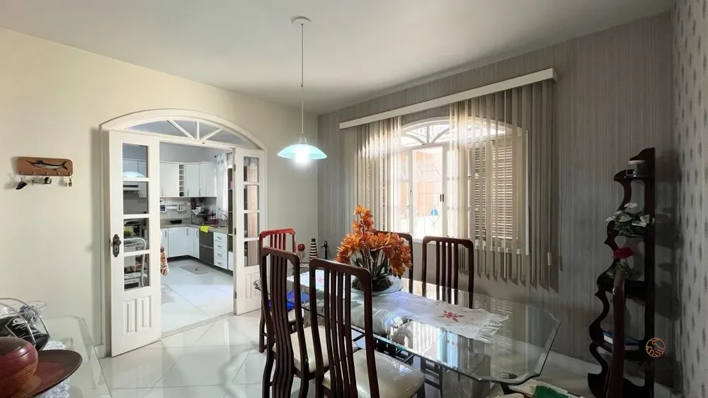 Casa, 3 quartos, 230 m² - Foto 1