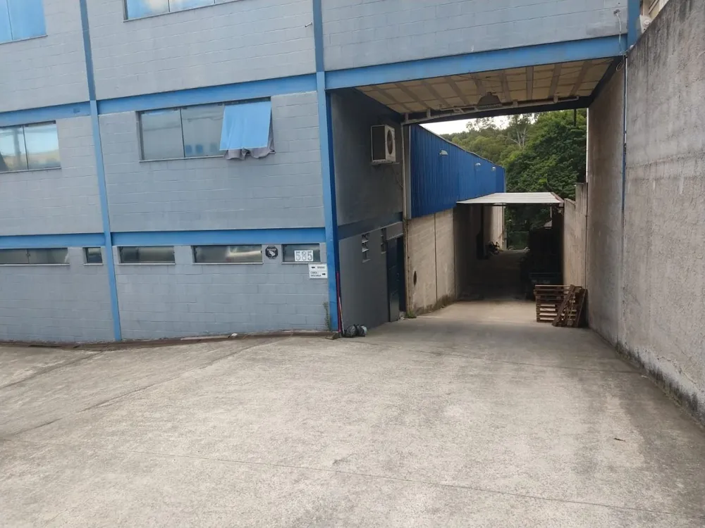 Depósito-Galpão, 1350 m² - Foto 1