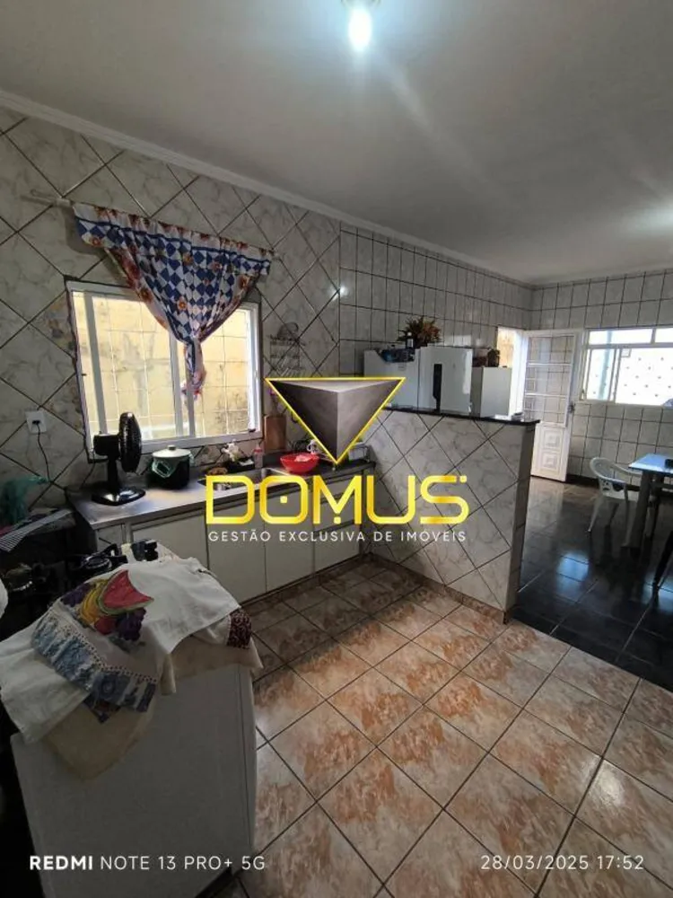 Casa, 3 quartos, 228 m² - Foto 2
