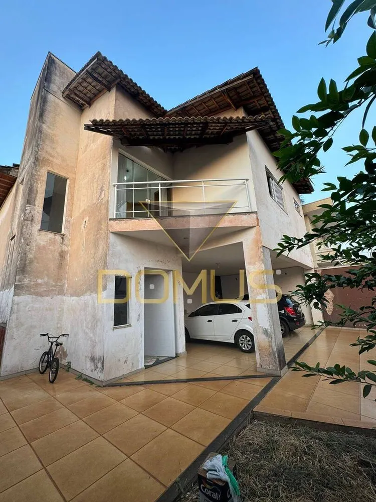Sobrado, 3 quartos, 329 m² - Foto 1