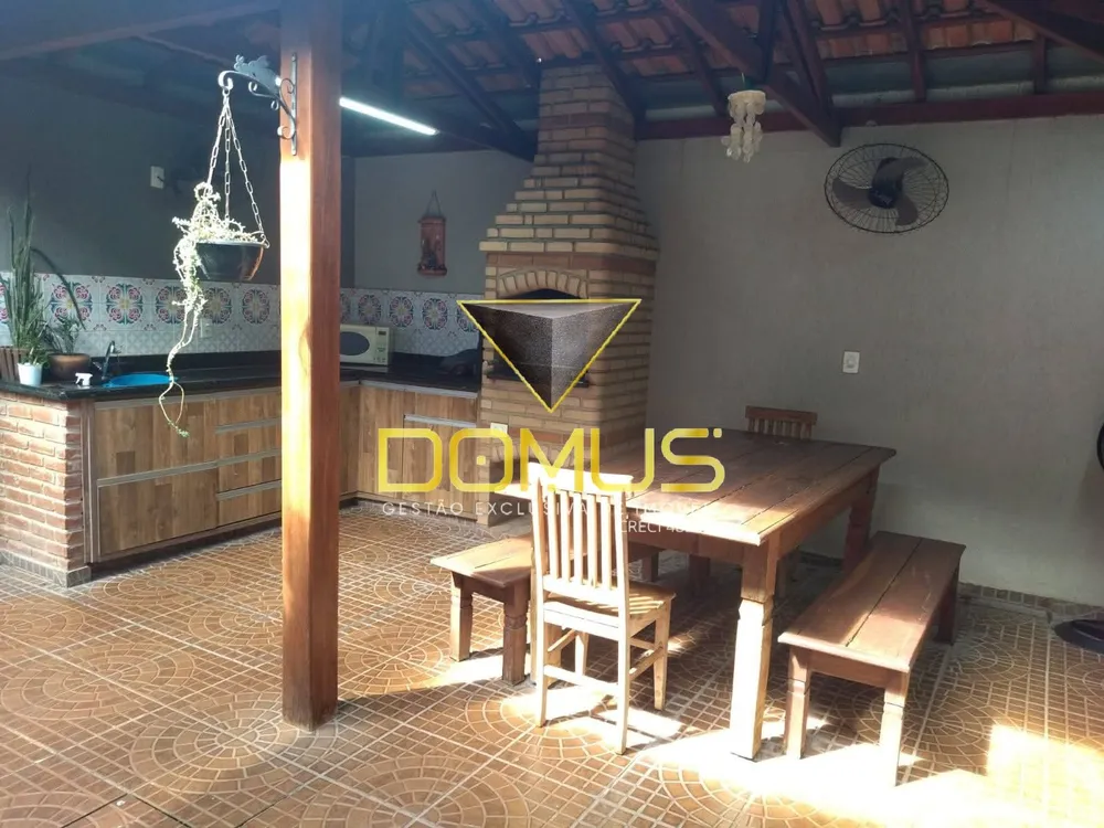 Casa, 3 quartos, 215 m² - Foto 1