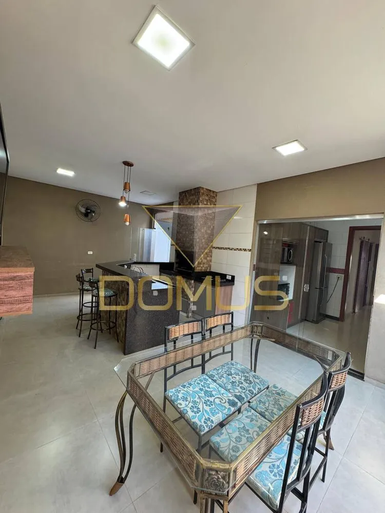 Casa, 4 quartos, 165 m² - Foto 1