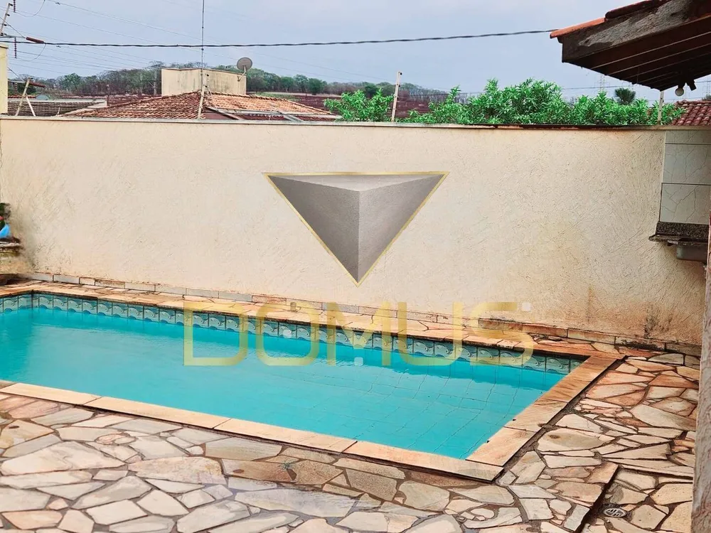 Casa, 3 quartos, 248 m² - Foto 1