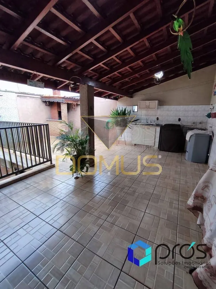 Sobrado, 4 quartos, 30355 m² - Foto 2