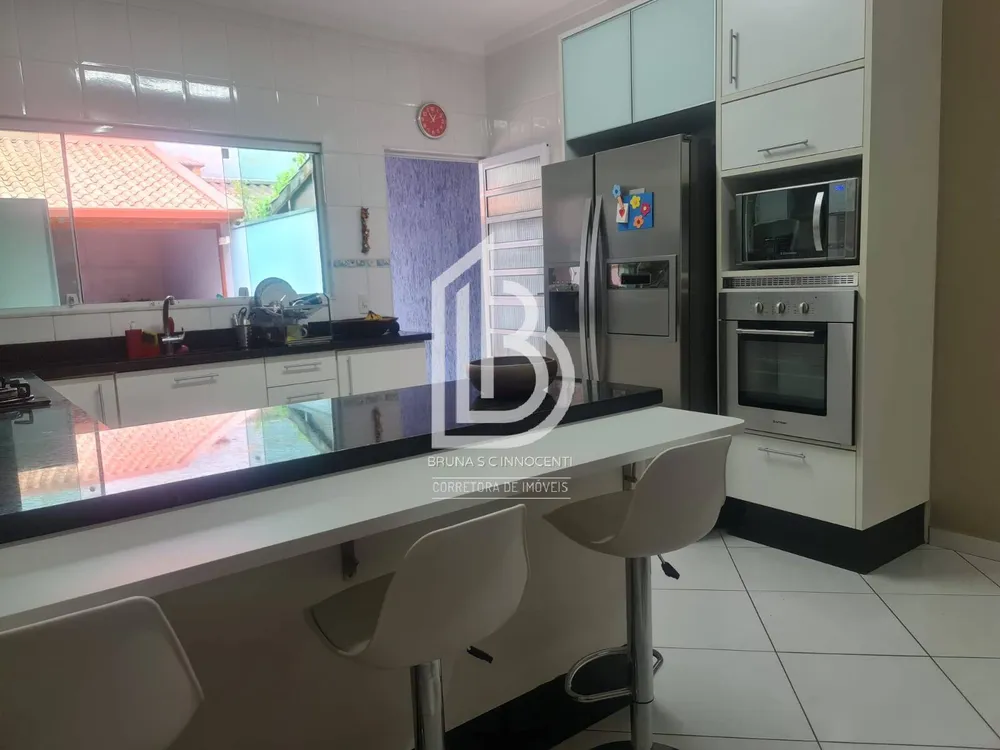 Sobrado, 3 quartos, 240 m² - Foto 1