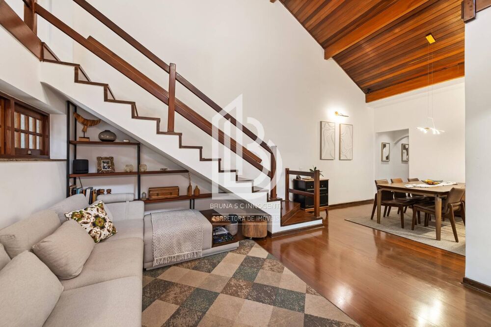 Casa à venda com 4 quartos, 250m² - Foto 4