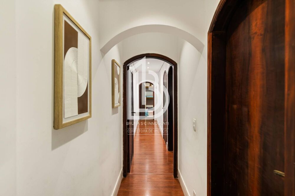 Casa à venda com 4 quartos, 250m² - Foto 2