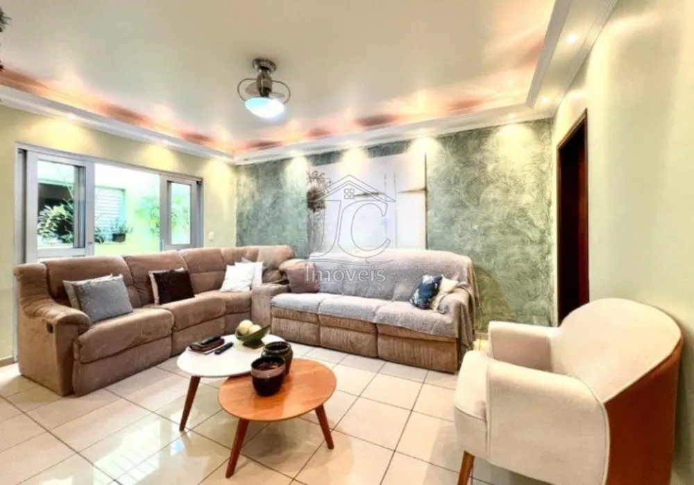 Casa, 3 quartos, 207 m² - Foto 2