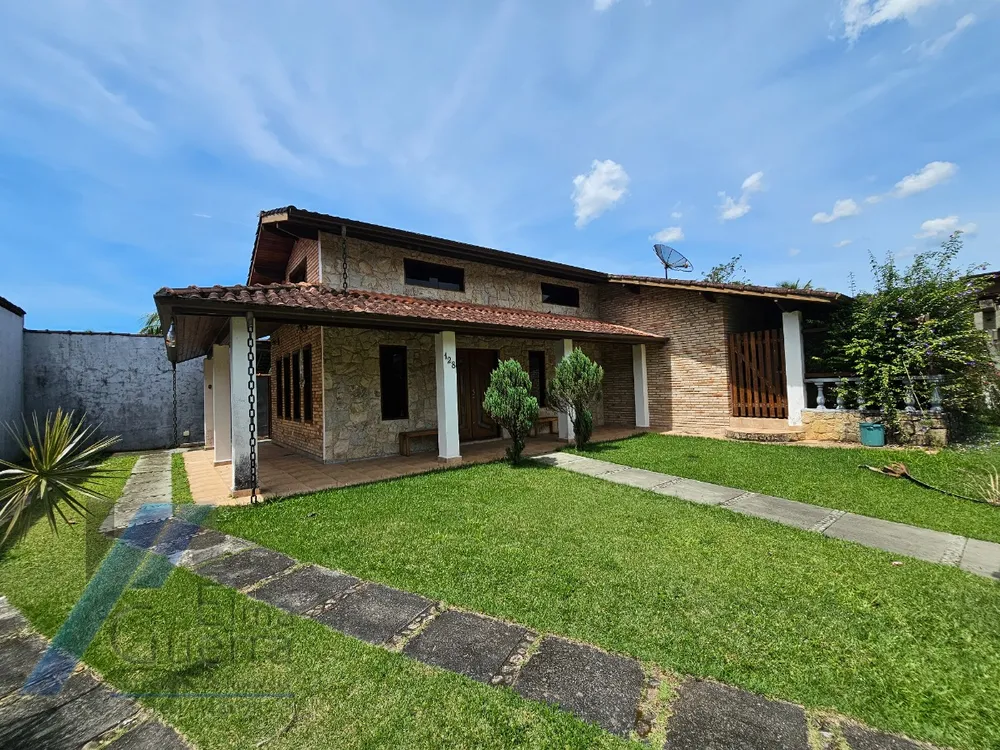 Casa, 6 quartos, 190 m² - Foto 1