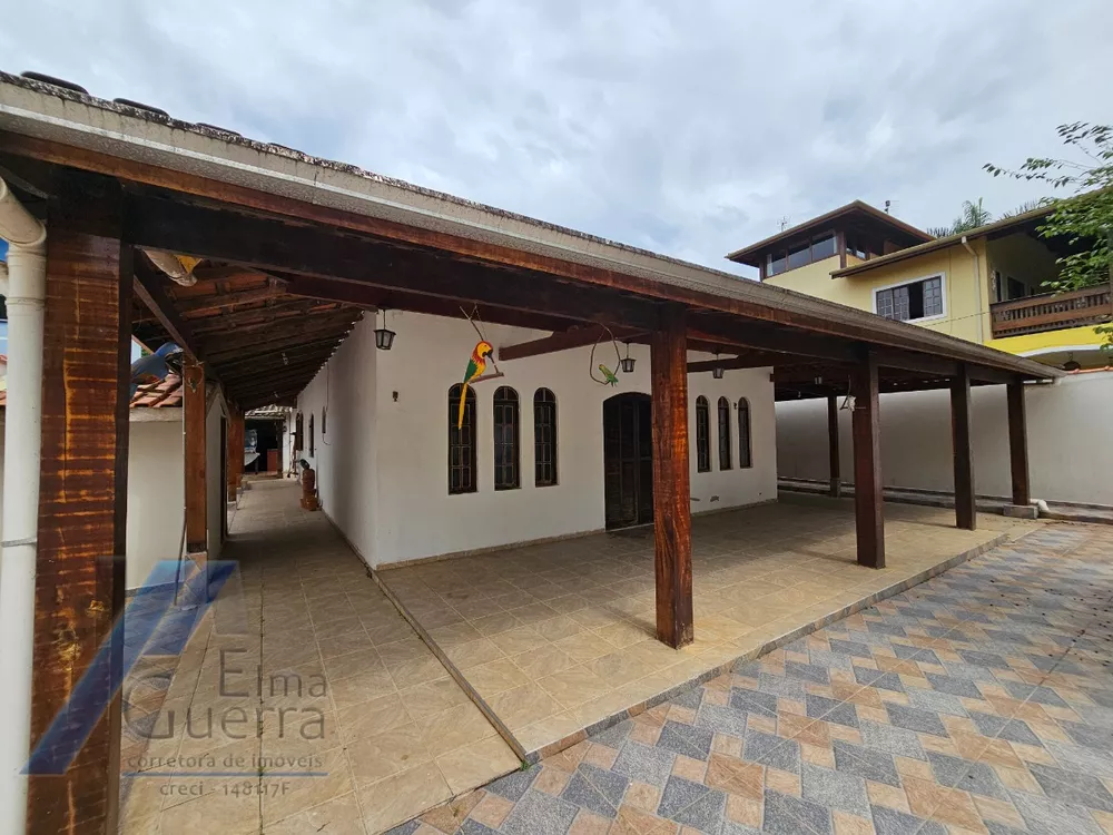 Casa à venda com 3 quartos, 92m² - Foto 1