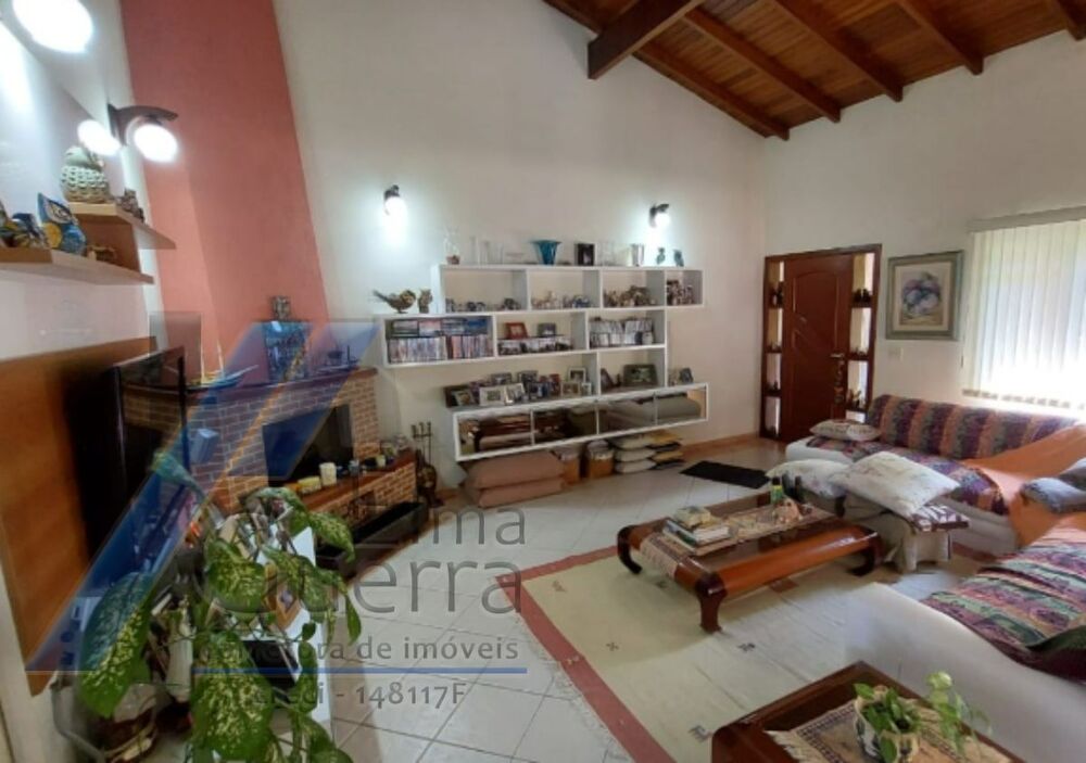 Casa à venda com 3 quartos, 148m² - Foto 1