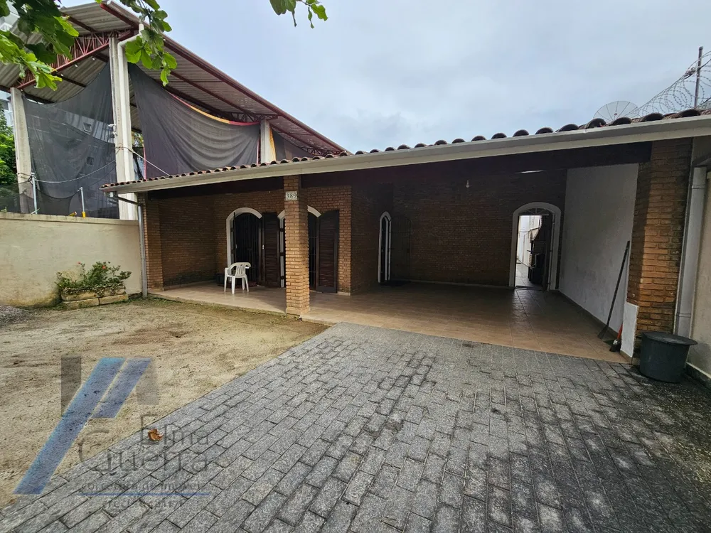 Casa, 3 quartos, 220 m² - Foto 1