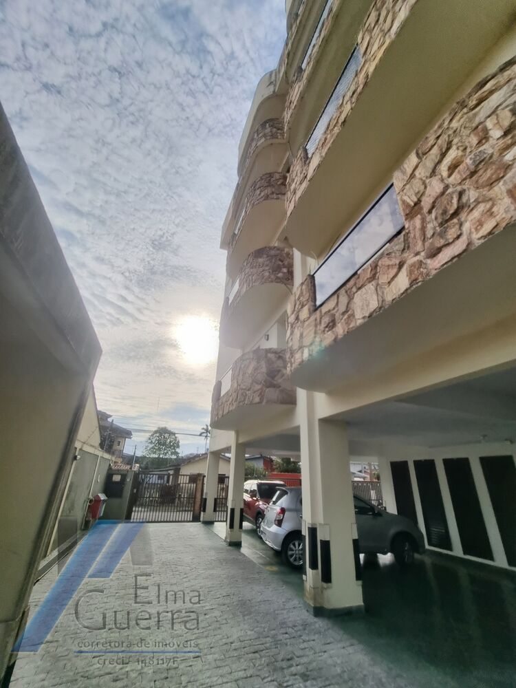 Apartamento à venda com 3 quartos, 137m² - Foto 2