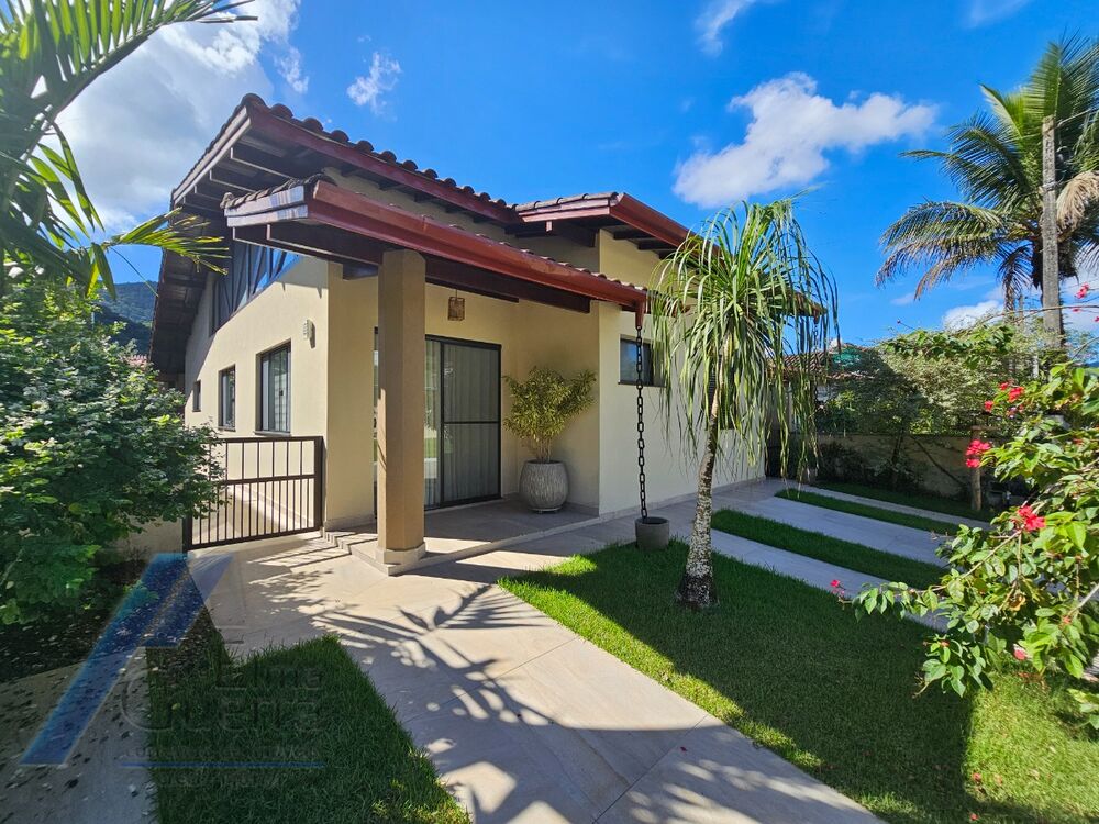 Casa à venda com 4 quartos, 200m² - Foto 1