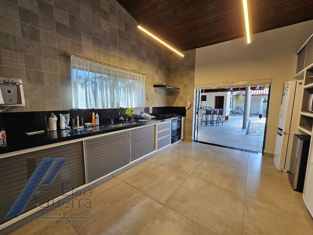 Casa à venda com 4 quartos, 200m² - Foto 3