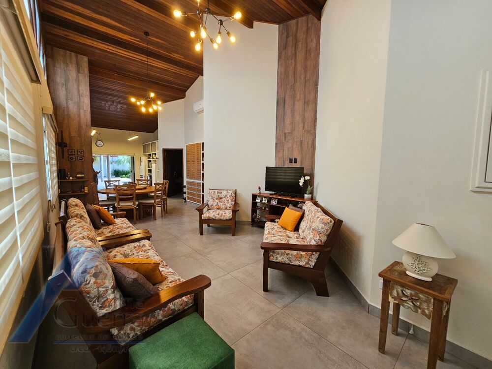 Casa à venda com 4 quartos, 200m² - Foto 2